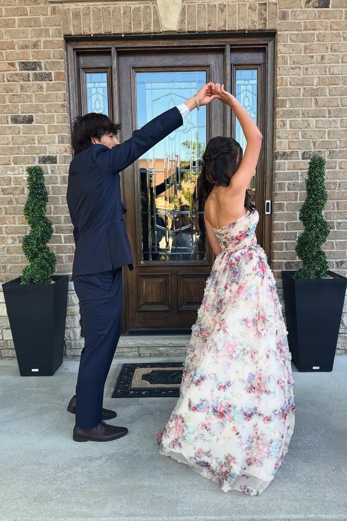 Robe Weitese A-line sans bretelles imprimé floral plissé ourlet à volants robe longue robe de bal